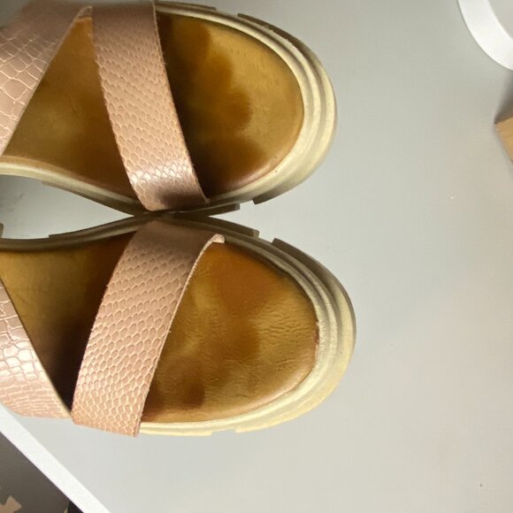 Blowfish Malibu Size 10 Capetown Platform Sandal Cashew Block Heel Chunky Shoes - Picture 8 of 9